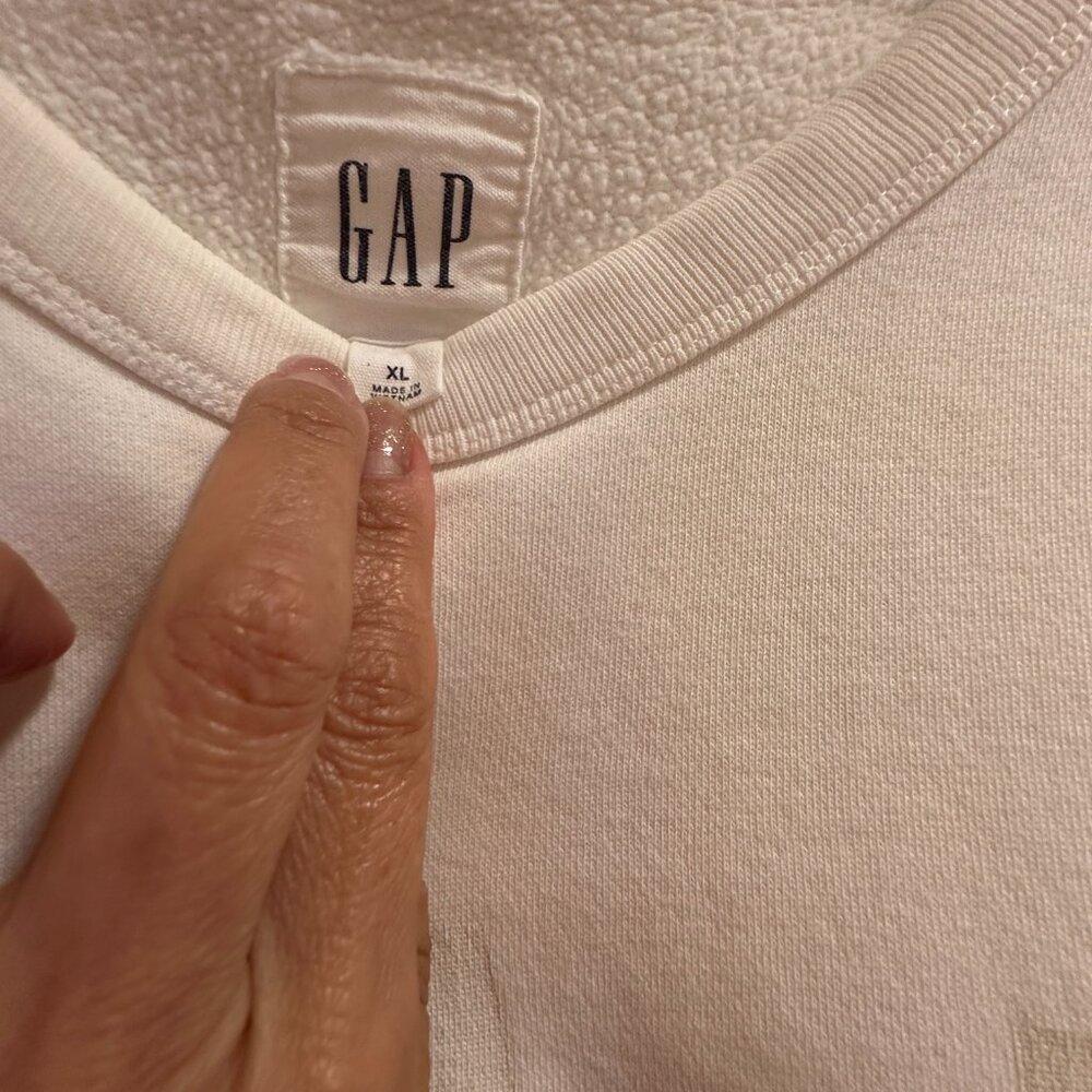 GAP - Picture 2 of 4